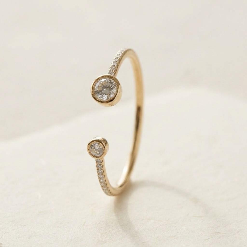 Abrazo Open Bangle, 18k yellow gold, side view