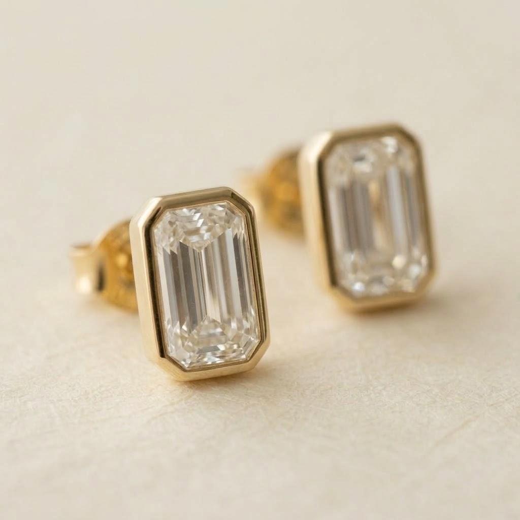 Marco Emerald-Cut Studs, 18k yellow gold, close-up of the stone