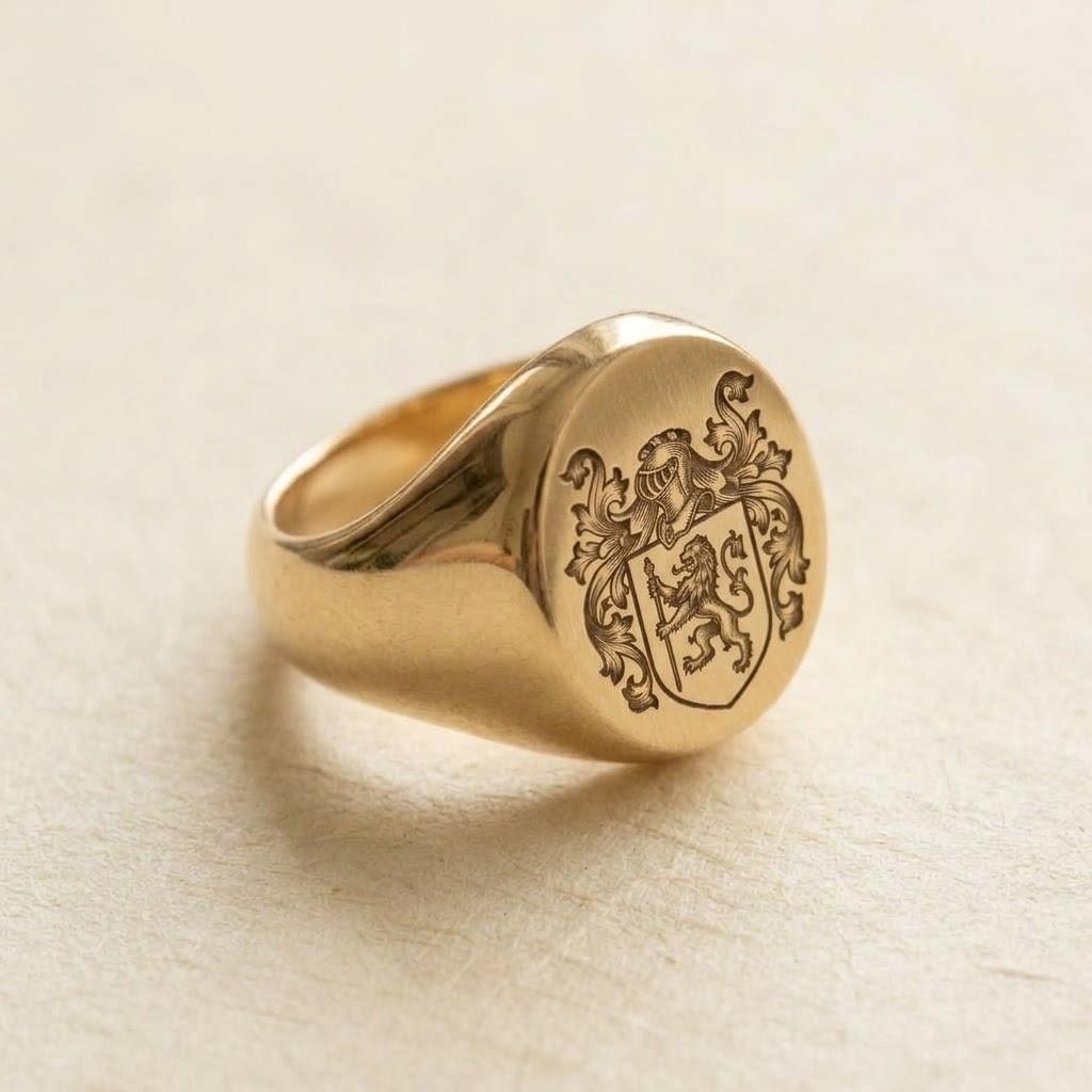 Sello Blasón, oro amarillo 18k, vista de tres cuartos