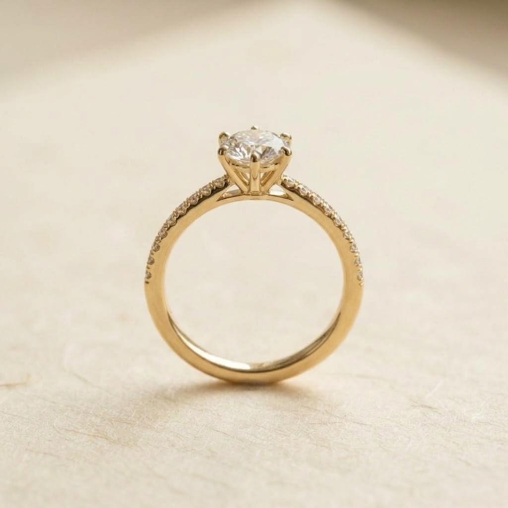 Brisa Pavé Solitaire Ring, 18k yellow gold, front view