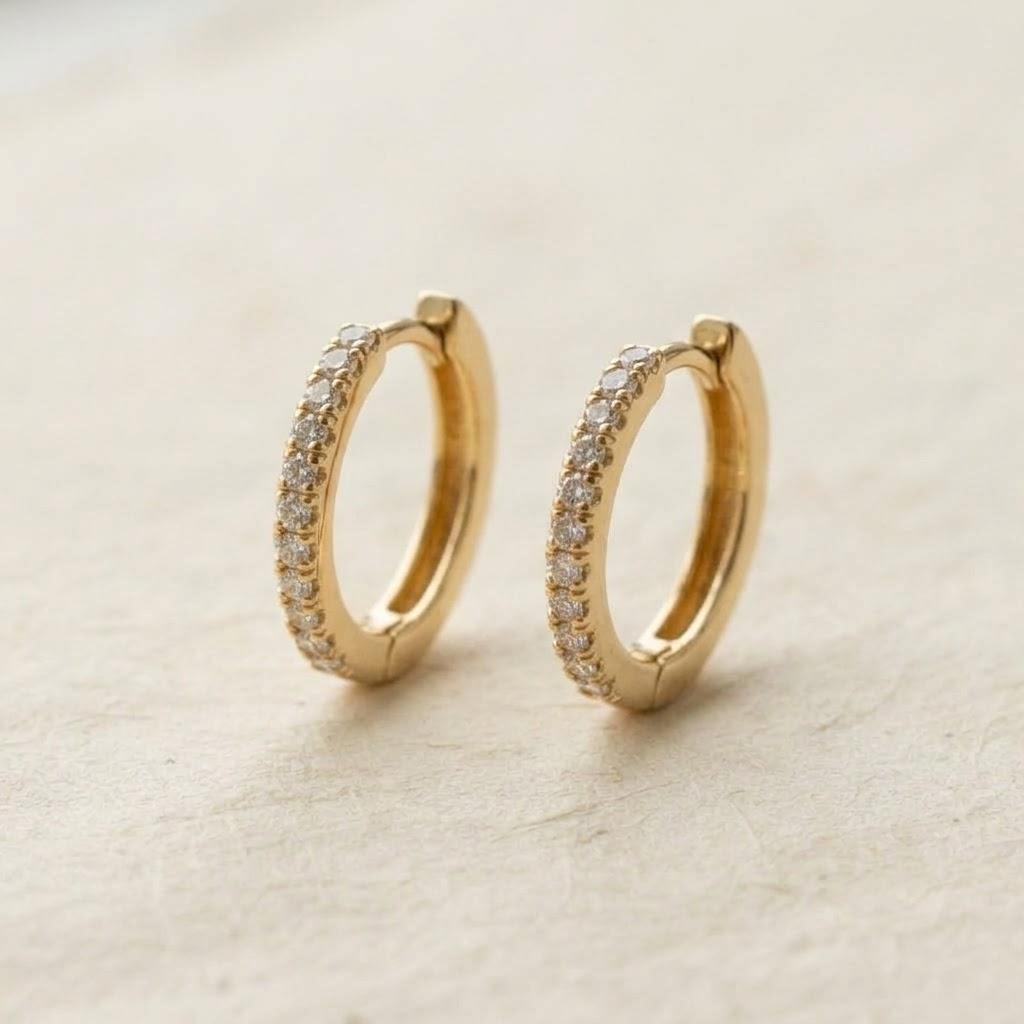 Aros Órbita, oro amarillo 18k, detalle de la piedra